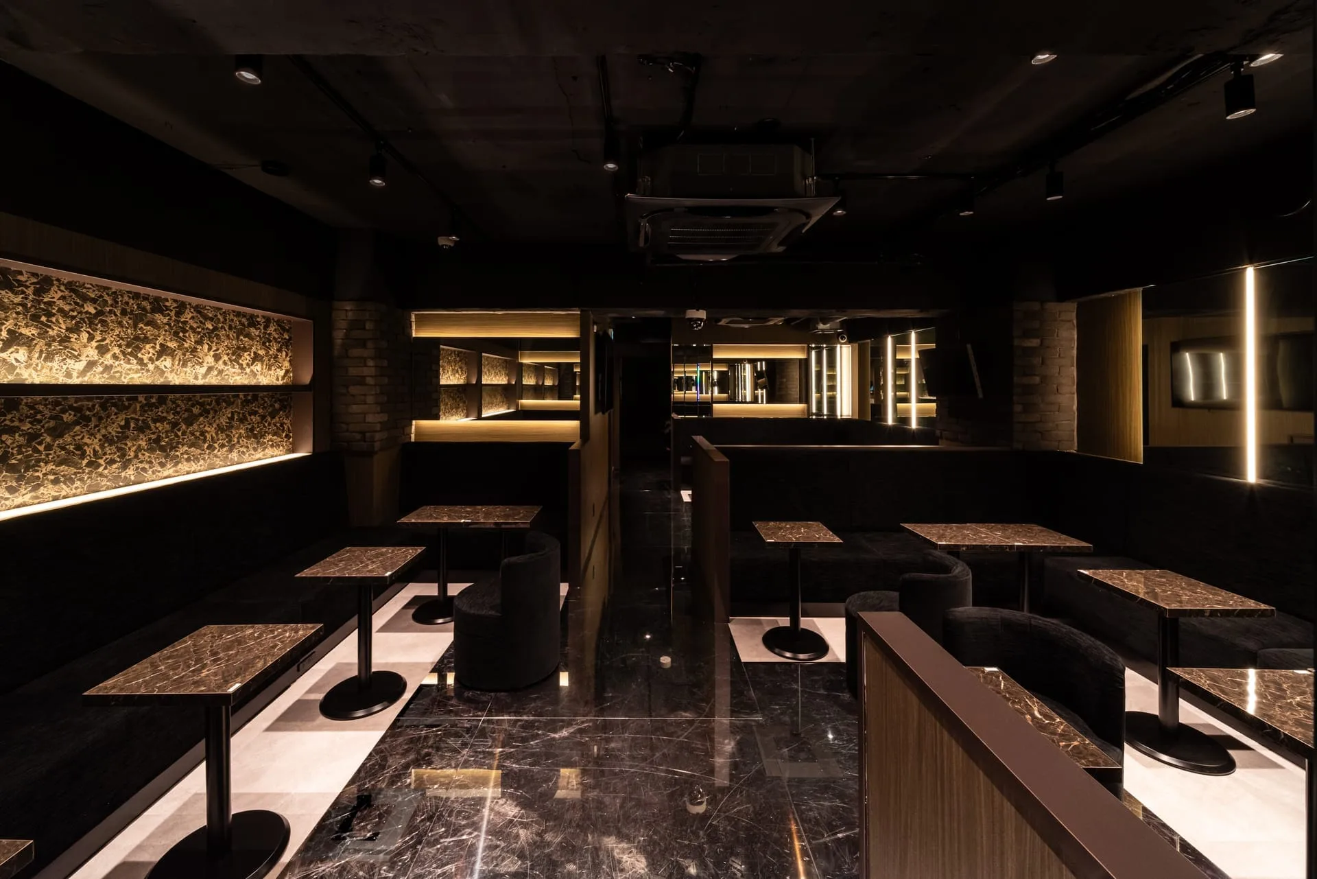 バー＆ラウンジ メインフロア全景