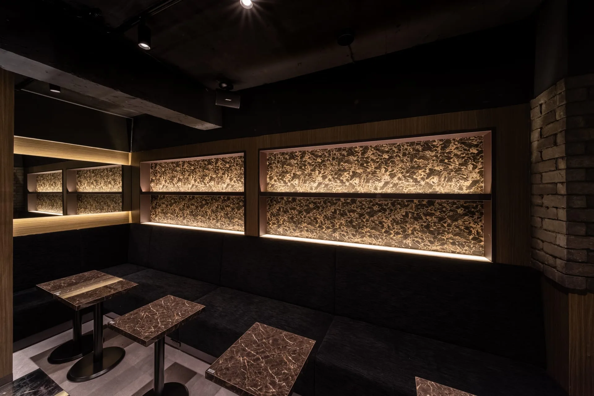 バー＆ラウンジ 壁面パネル