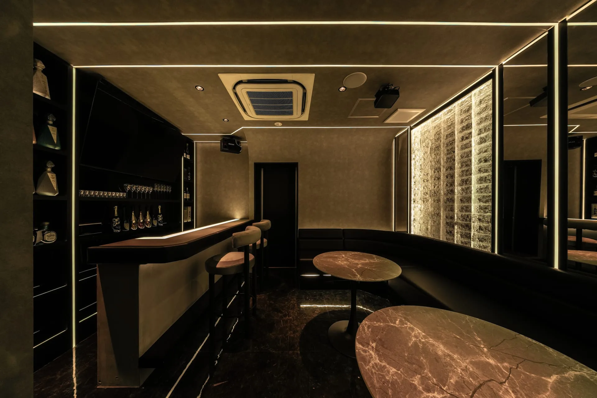 代官山カフェ＆バーNULL バーカウンター